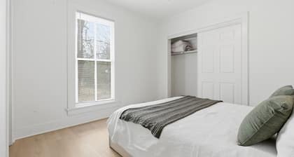 Cute & Cozy Park Hill Home Close to Hospitals & Downtown