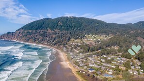 Tæt på stranden, liggestole, badehåndklæder