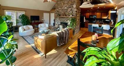 Unique Rustic Mountain Chalet with Hot Tub