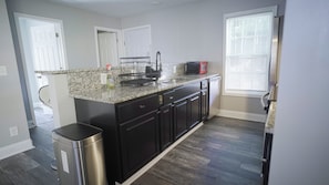 Mikroaaltouuni, uuni, liesi, astianpesukone