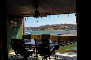 Outdoor dining - Cozy 2-bedroom condo in enchanting Osage Beach (Osage Beach)