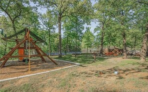 Children’s area - Cozy 2-bedroom condo in enchanting Osage Beach (Osage Beach)
