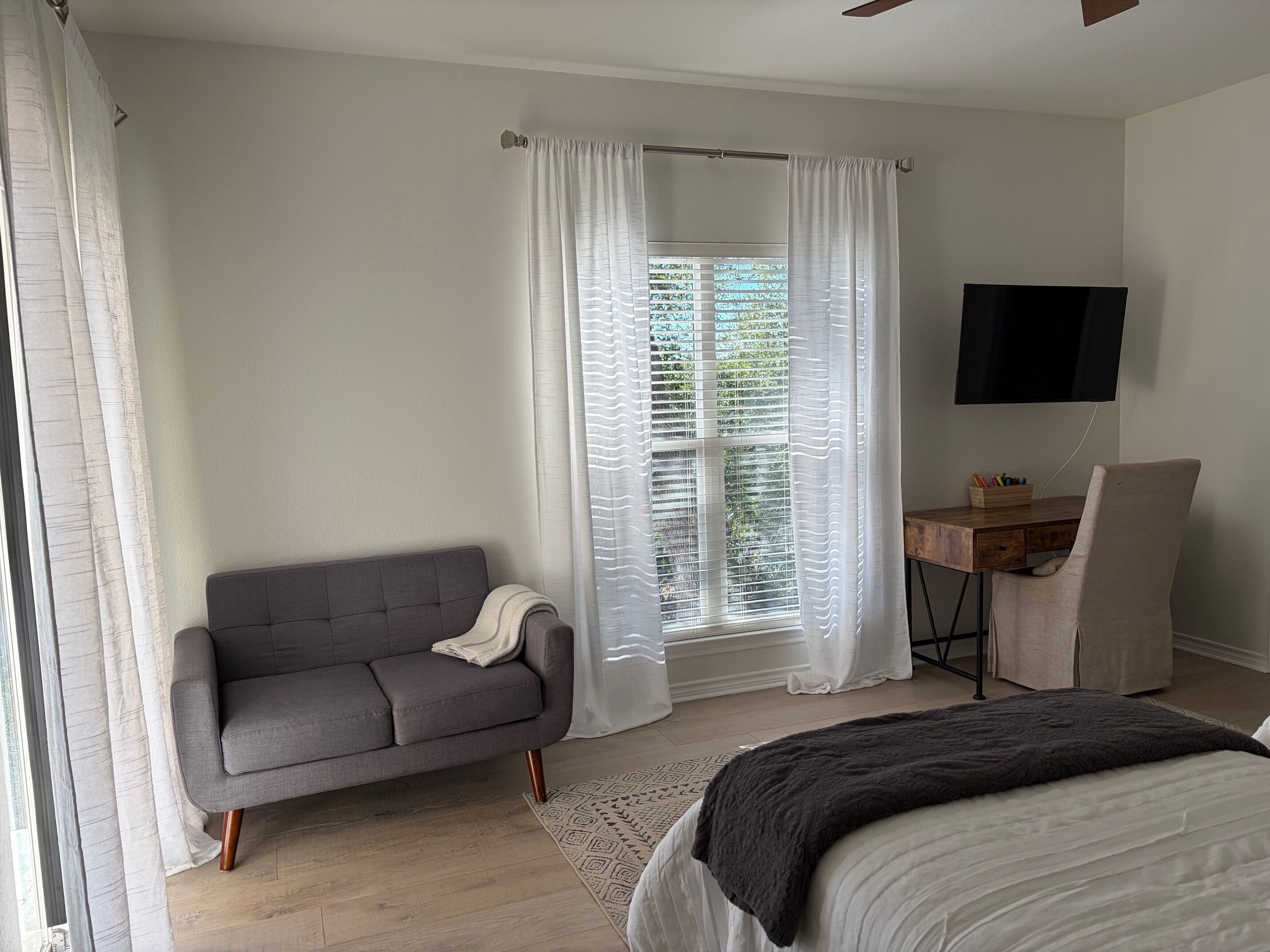 WiFi, bed sheets, wheelchair access