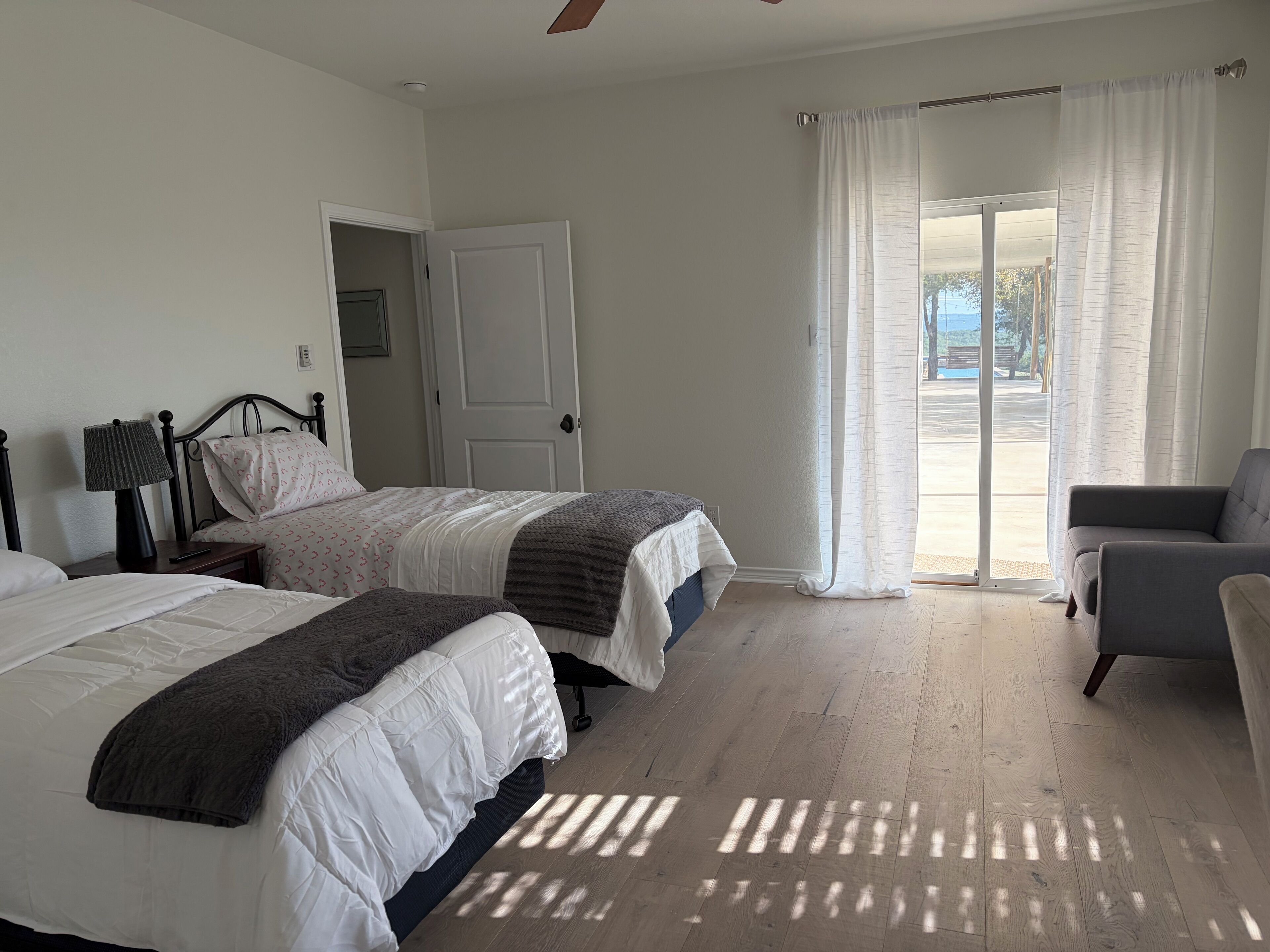 3 bedrooms, free WiFi, bed sheets, wheelchair access