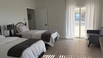 3 bedrooms, free WiFi, bed sheets, wheelchair access