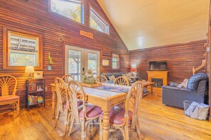 Interior - Cozy Pet Friendly Cabin Near Red River Gorge - NEW Hot Tub + Fire Pit Nights (Campton)