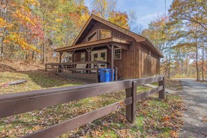 Exterior - Cozy Pet Friendly Cabin Near Red River Gorge - NEW Hot Tub + Fire Pit Nights (Campton)