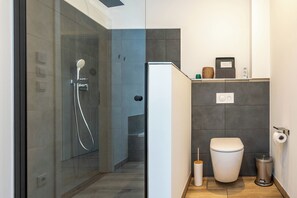 Hårtørrer, håndklæder, Sæbe, Toiletpapir
