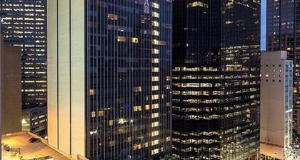 Luxury 17th-Floor High-Rise Condo with City Views + Free Parking + Gym + Pool