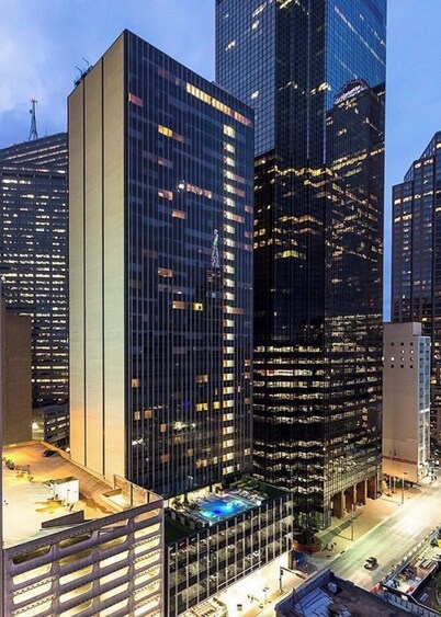 Luxury 17th-Floor High-Rise Condo with City Views + Free Parking + Gym + Pool