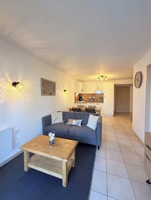 TV - Beaune Green Lodge: 2-bedroom apartment - Résidence Piscine & Sauna near Beaune (Levernois)
