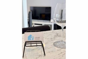 Television - Zillion Home - Modern & Lux Stay Kalamaria by TT (Kalamaria)
