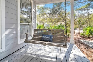 Terrace/patio - Coastal Calm, Private Deeded Beach Access, 4 Seater Golf Cart, Bikes, Dogs (Inlet beach)
