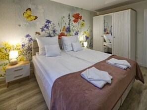 4 habitaciones, tabla de planchar con plancha y cuna de viaje 