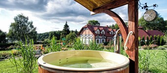 Uncle Frank's House - a large family home near a lake and forest