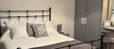 Fer et planche Ă repasser, Wi-Fi, draps fournis