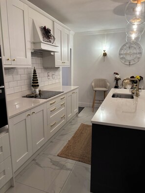 Micro-ondas, fogão, cooktop, lava-louças