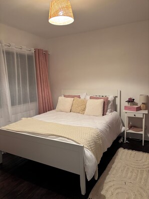 Iron/ironing board, WiFi, bed sheets