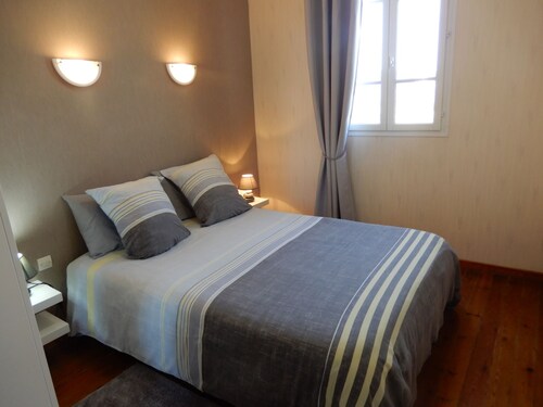 VILLA DES BAINS DE MER 1 A 3 PERS 300 M PLAGE AVEC BALCON ET VUE VELOS FOURNIS