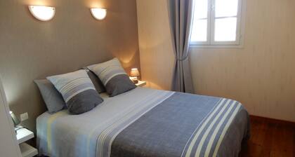 VILLA DES BAINS DE MER 1 A 3 PERS 300 M PLAGE AVEC BALCON ET VUE VELOS FOURNIS