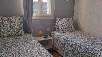 Fer et planche Ă repasser, Wi-Fi, draps fournis