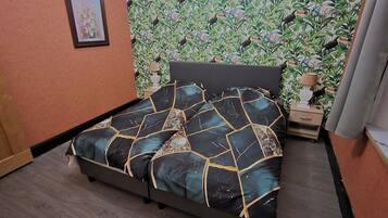 7 Schlafzimmer, Schreibtisch, kostenloses WLAN, BettwÀsche