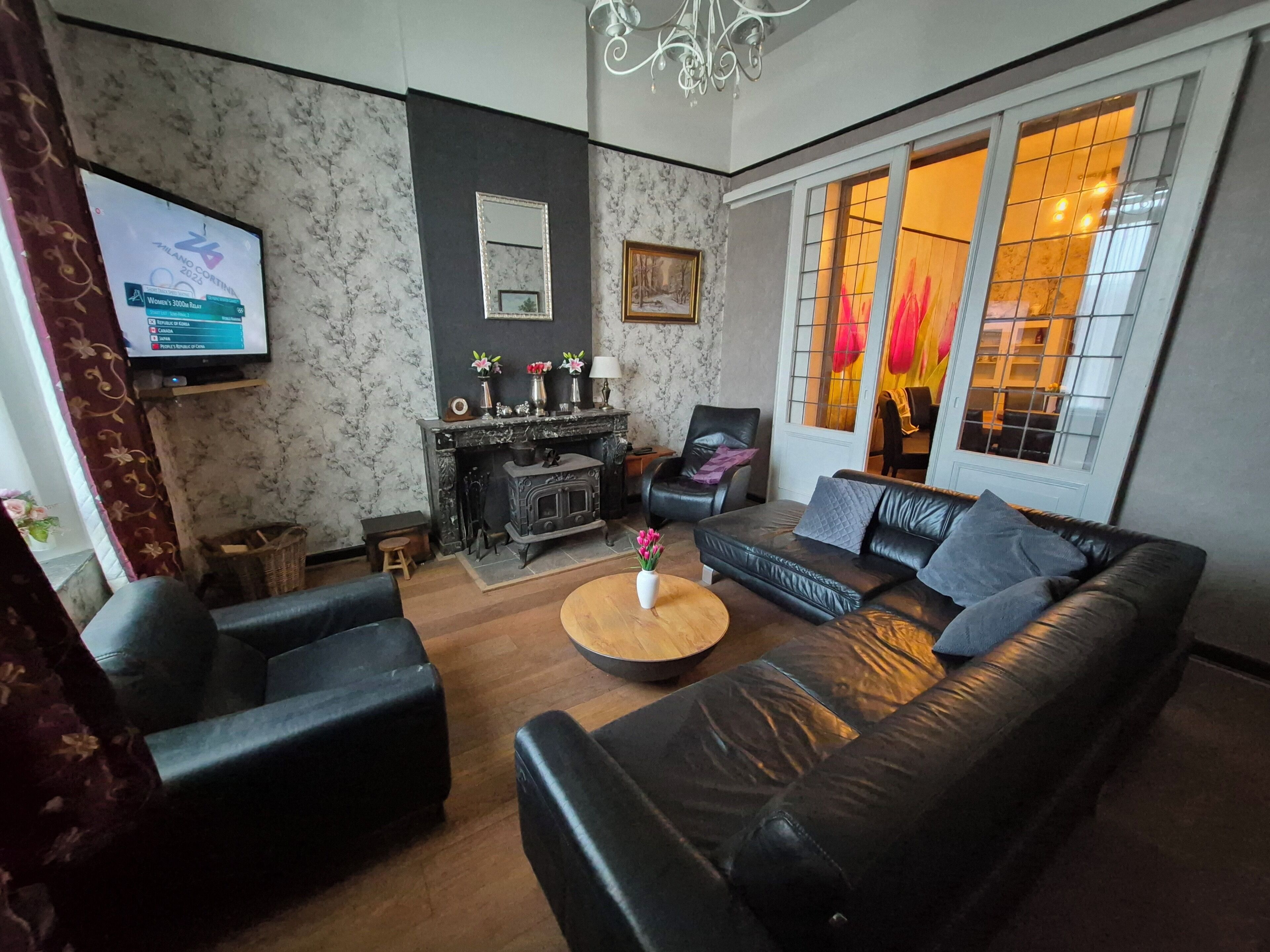 Fernseher, Kamin, DVD-Player, Tischtennisplatte