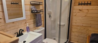 Cozy 1-bedroom cabin minutes from Lake Anna / Mineral, VA with AC & Heat