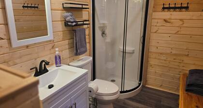 Cozy 1-bedroom cabin minutes from Lake Anna / Mineral, VA with AC & Heat