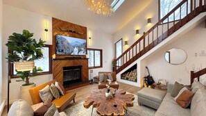 Smart TV - Poconos Getaway with AC, Game room, Fire Pit & BBQ grill (Coolbaugh Township)
