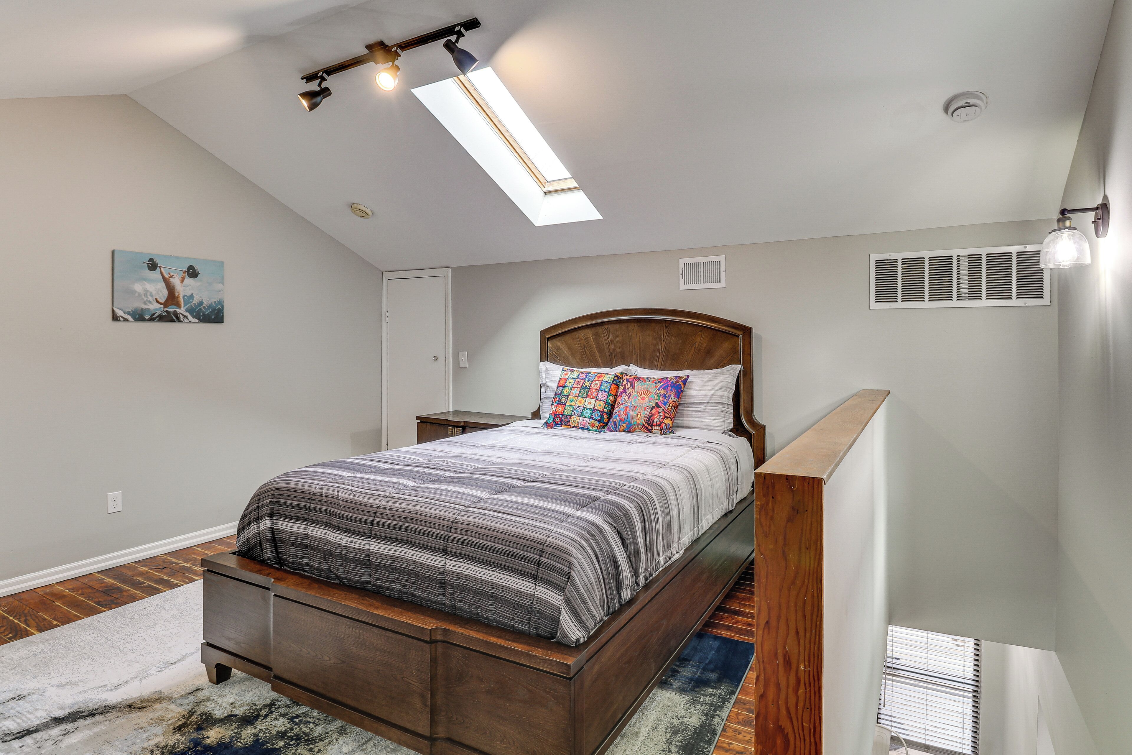 2 bedrooms, internet, bed sheets