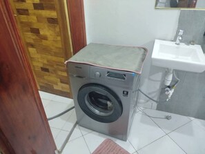 Interior - Quaint 1-bedroom apartment in pleasant Kampala neighborhood (Kampala)