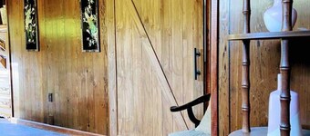  Spacious House that is centrally-located in the heart of Sherwood!