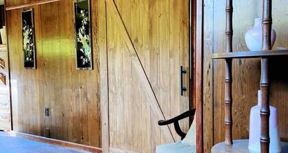 Spacious House that is centrally-located in the heart of Sherwood!