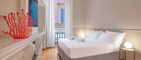 Iron/ironing board, internet, bed sheets