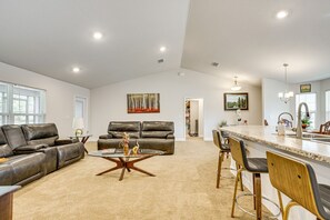Interior - Screened Lanai - Relaxing Retreat in Ocala (Ocala)