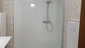 Bathroom - Camera (Riva del Garda)