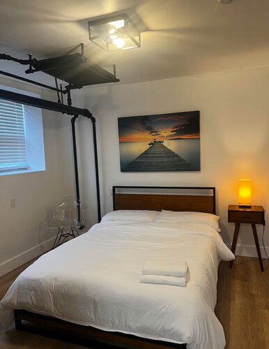 Private Garden Condo minutes from NYC and park