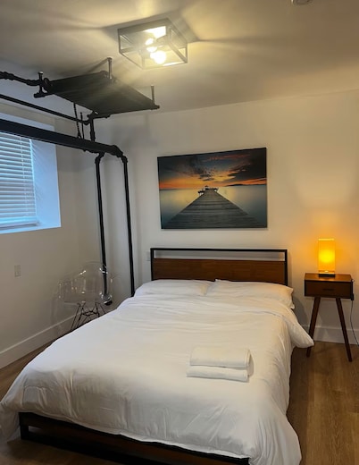 Private Garden Condo minutes from NYC and park