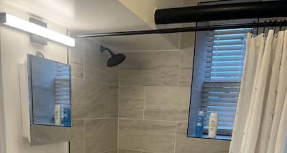 Private Garden Condo minutes from NYC and park