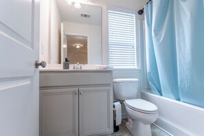Hair dryer, towels, soap, toilet paper - 3-bedroom Modern Townhome in charming Lithonia! (Lithonia)