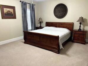 3 bedrooms, desk, iron/ironing board, free WiFi