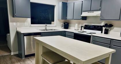 Cozy 2BR/2.5Bath Townhome near Military Bases in Vibrant Jacksonville, NC