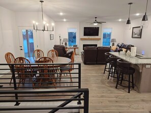 Dining - Newer No-Pet No-Smoking home in quiet family neighborhood Manhattan, KS (Manhattan)