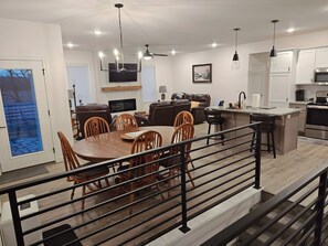 Dining - Newer No-Pet No-Smoking home in quiet family neighborhood Manhattan, KS (Manhattan)