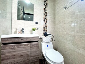 Hair dryer, towels, soap, toilet paper - Better rest in the exclusive Sector Chicó 95: spaciousness, comfort and tranquility (Bogotá)
