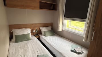 3 bedrooms, bed sheets