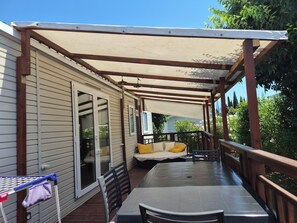 Outdoor dining - Mobile home MAXI CONFORT SUR LA COTE D'AZUR (Fréjus)