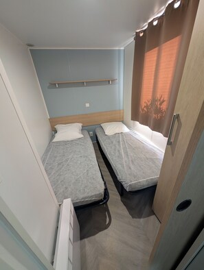 3 habitaciones y tabla de planchar con plancha 