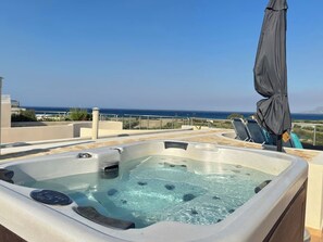 Tina de hidromasaje al aire libre